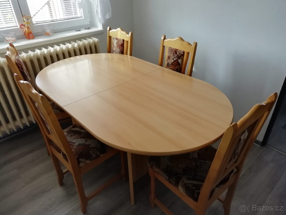 Jídelní stůl + 5x židle