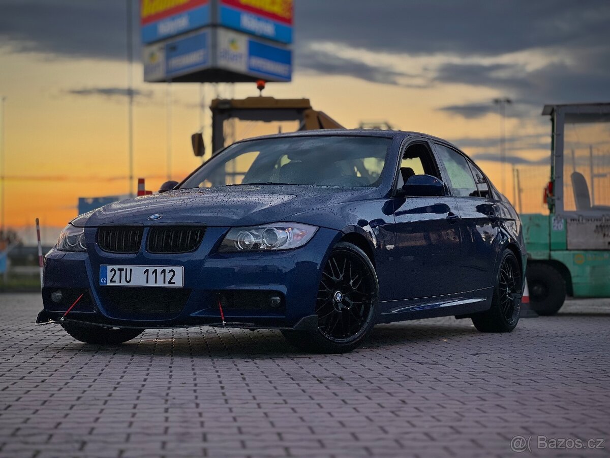 BMW E90 330i LeMans Blau