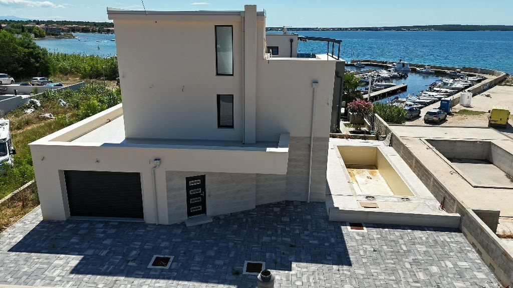 3 izb., Makarska, bazén, garážové miesto v cene