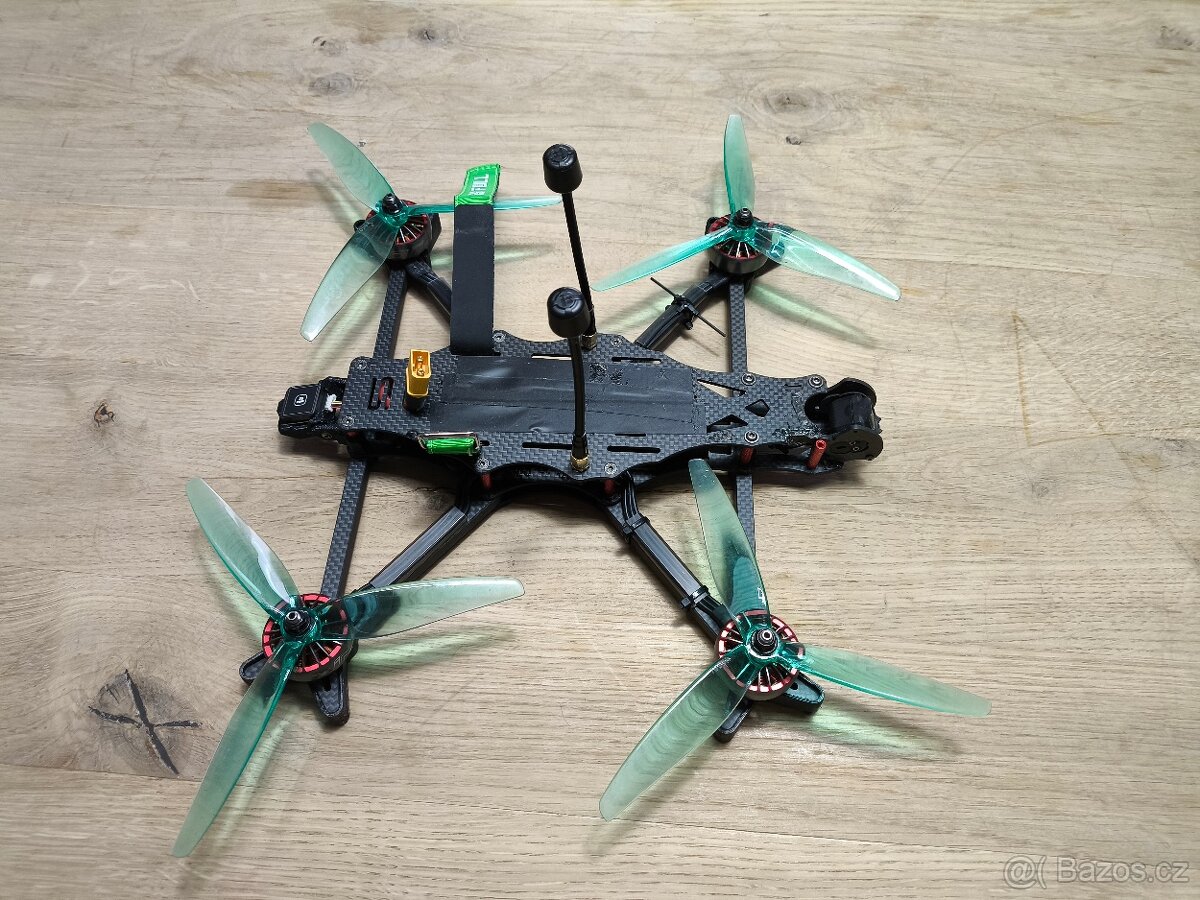 Fpv dron aos 7 + DJI o3 + 6s baterie