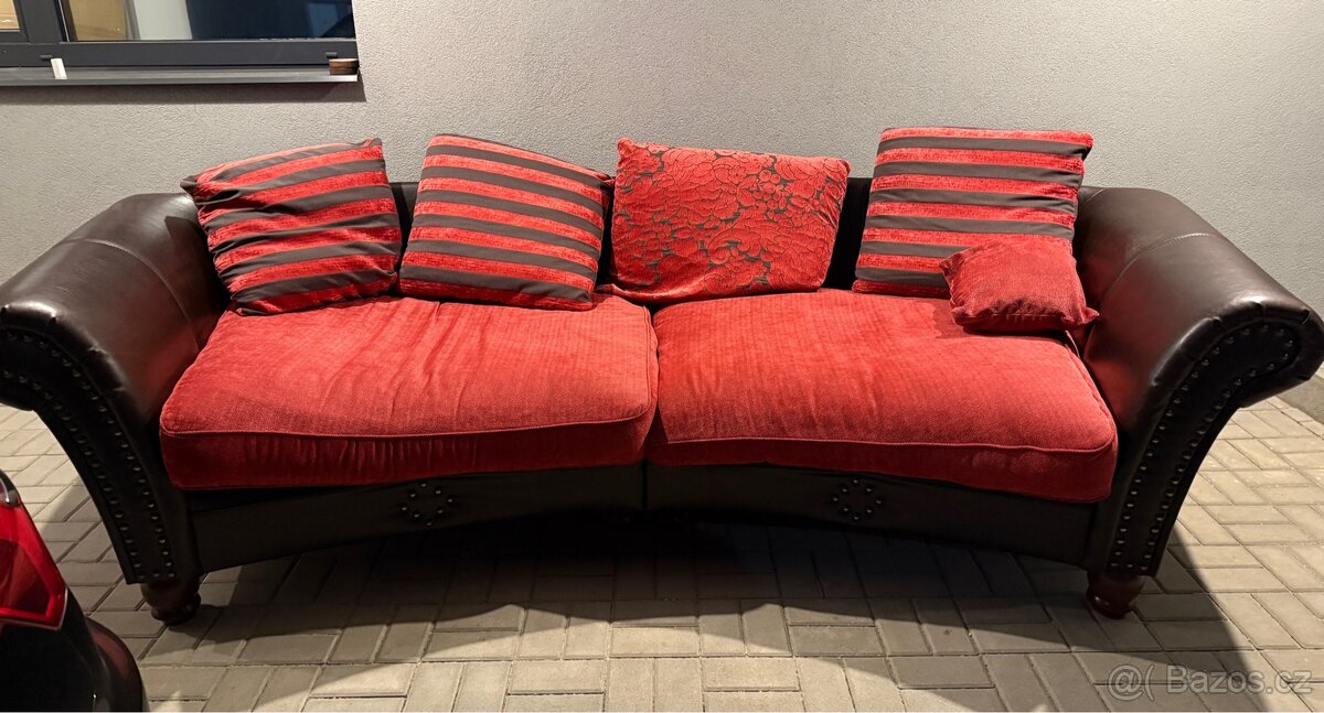 Kožený gauč v anglickém stylu