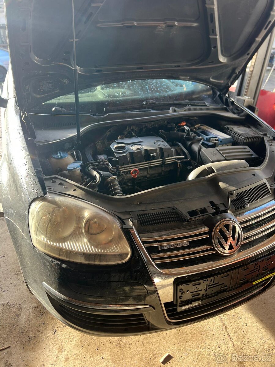 Volkswagen Golf 5 variant přední nárazník