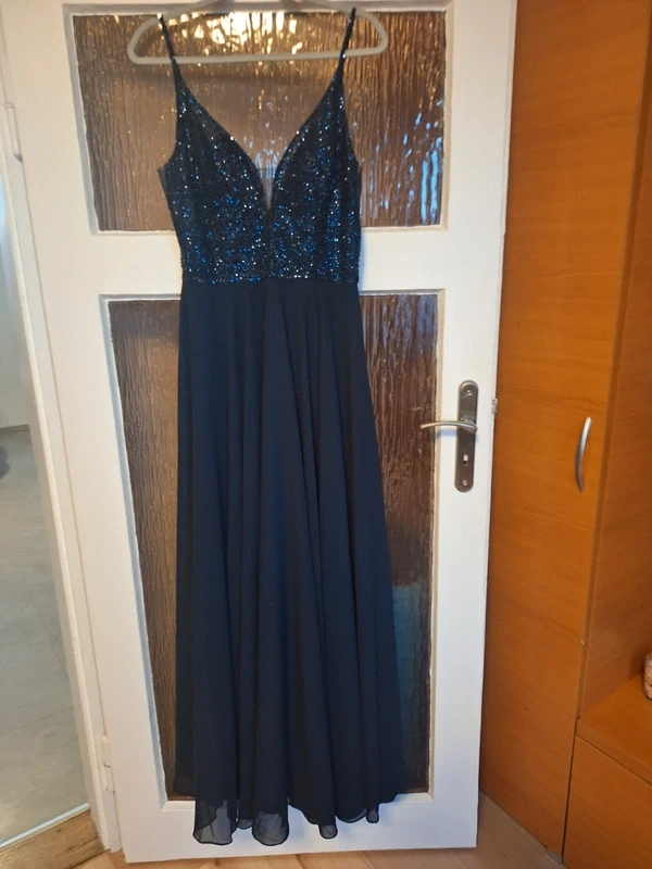 Plesové, maturitní, společenské šaty