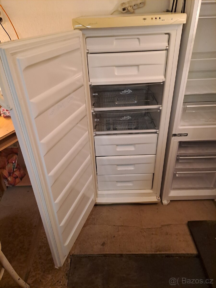 Šuplíkový mrazák