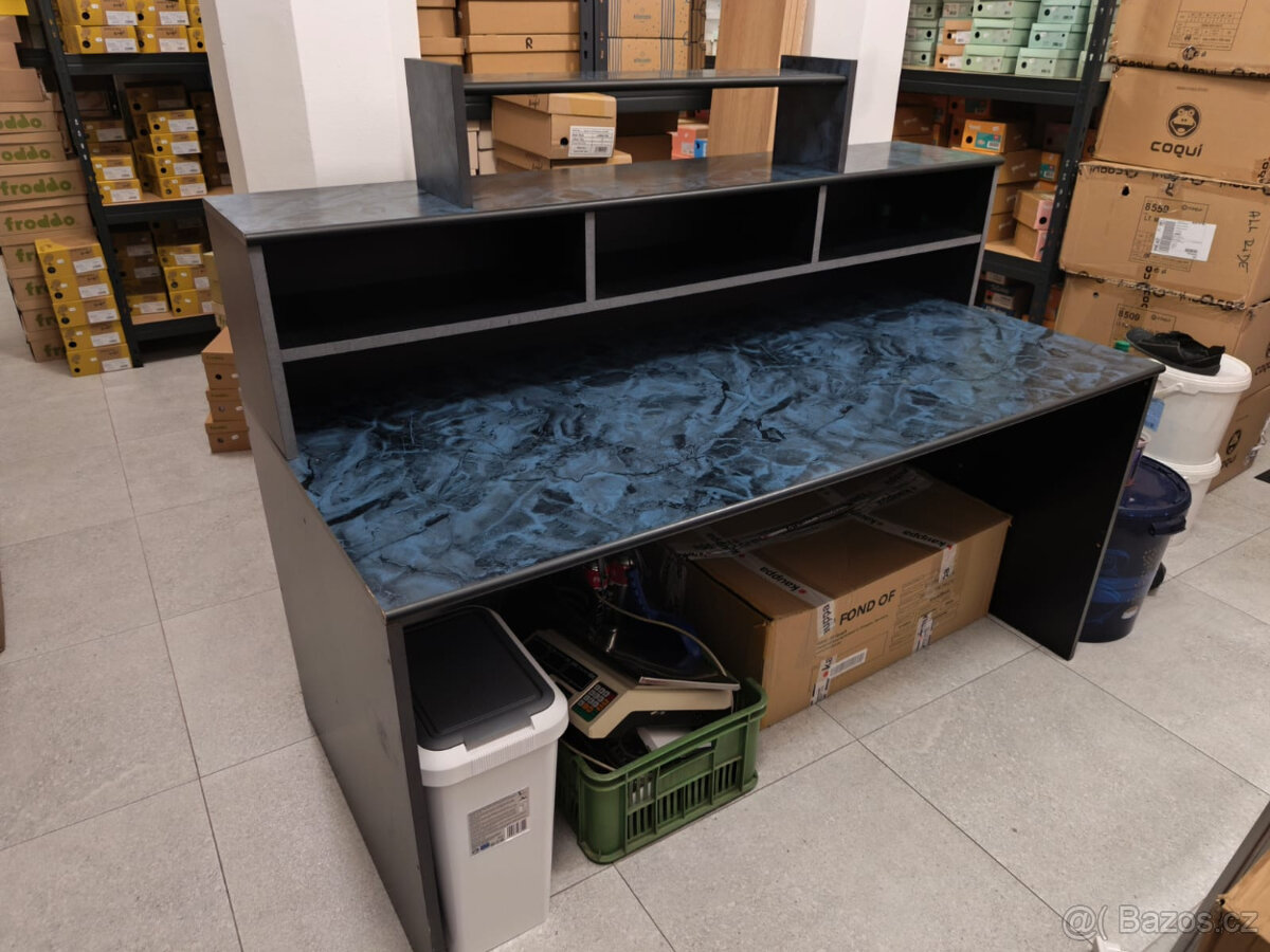 Pracovní psací stůl + nástavba + police