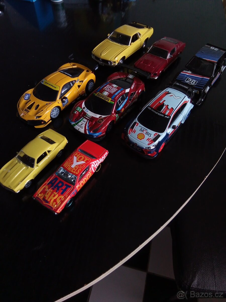 Modely autíček Bburago,Welly atd