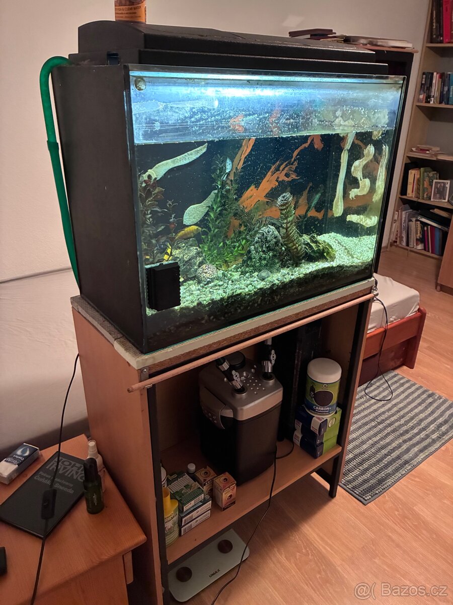 Akvárko s příslušenstvím