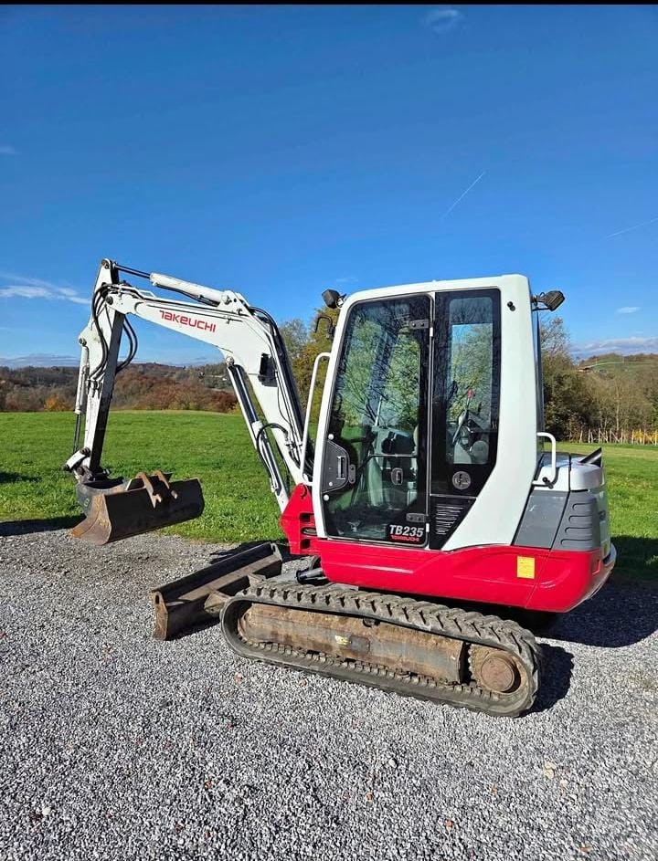 Takeuchi TB 235