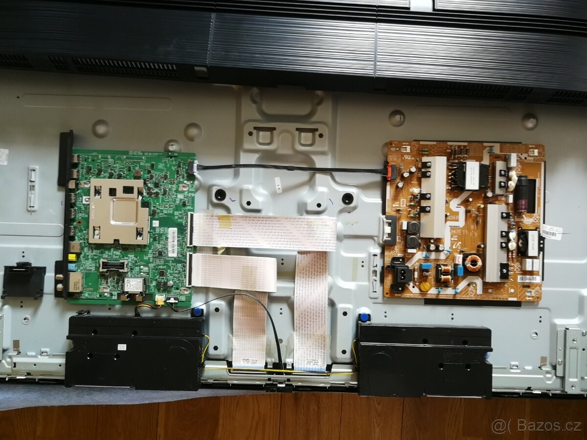 TV Samsung UE55NU7172U na ND, prasklý displej