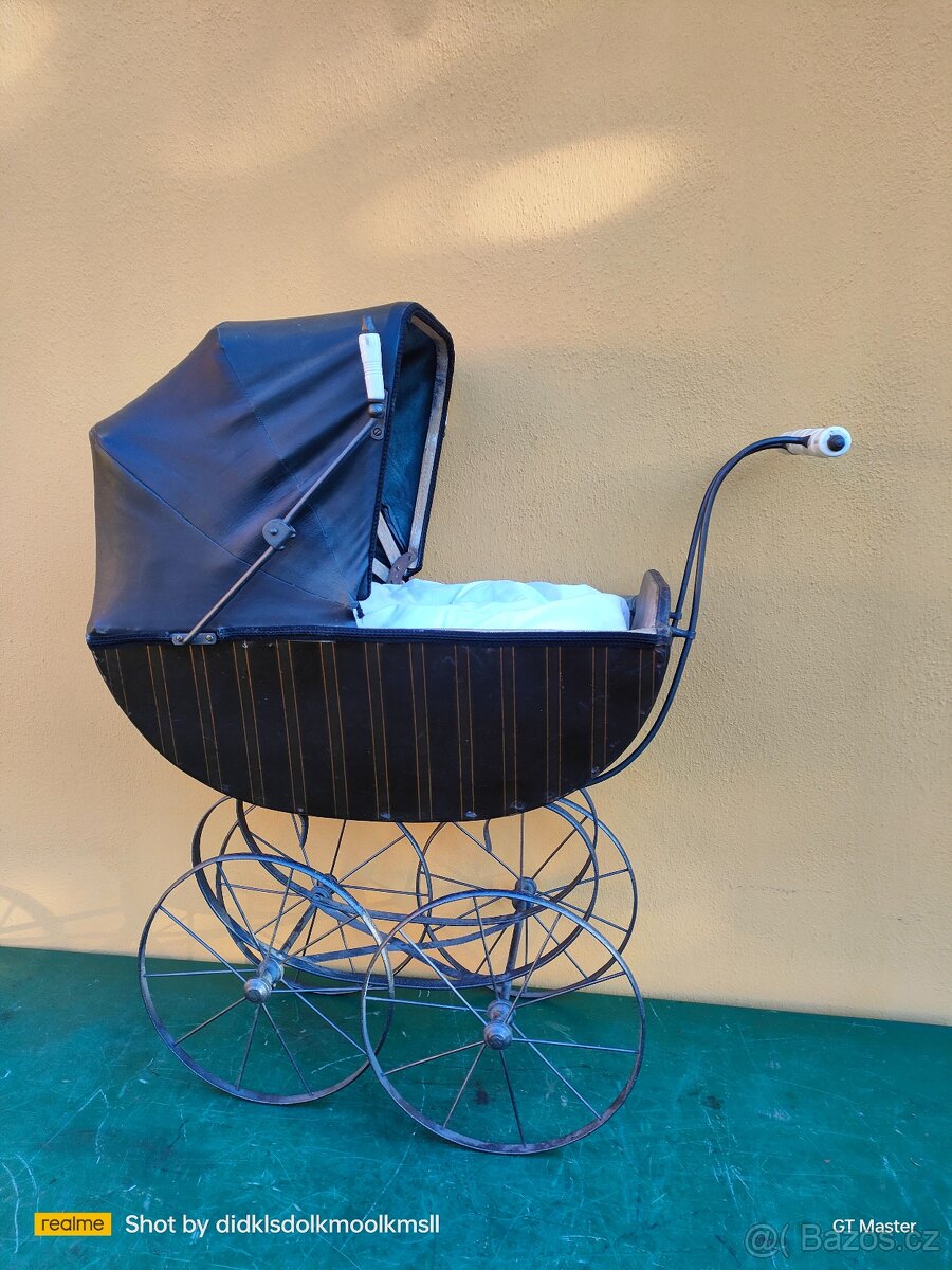 Starožitný kočárek pro panenky č. 205