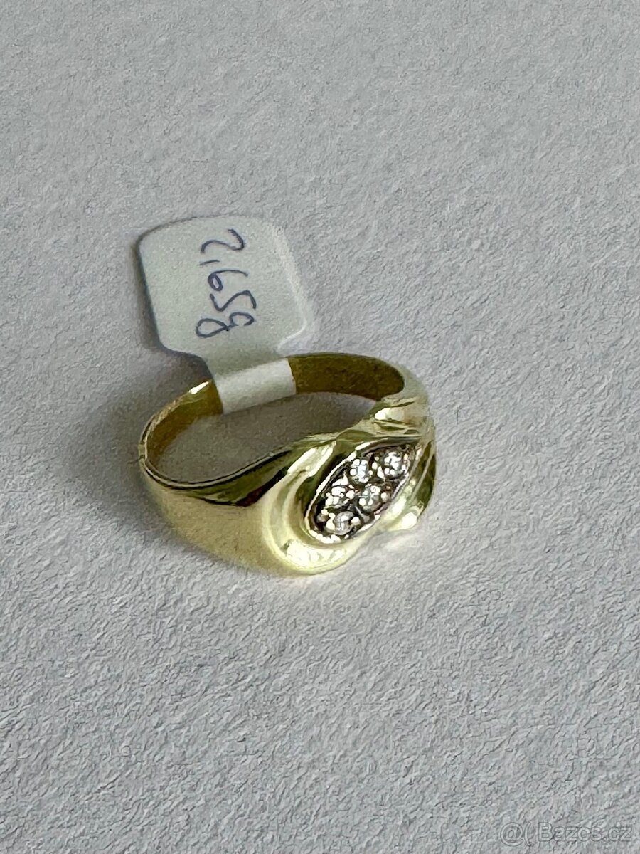 Zlatý prsten 14K, vel. 48, 2,65 g.