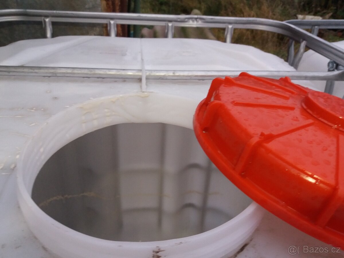 1000 litrová IBC nádrž
