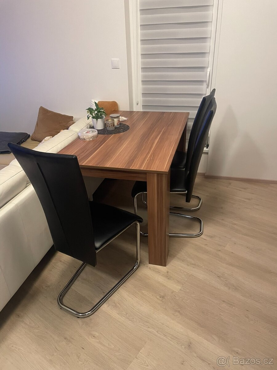 Prodám jídelní židle a stůl