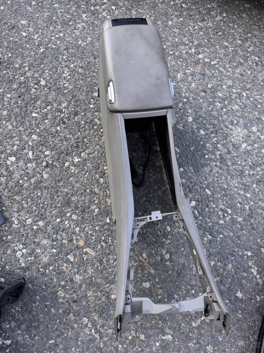 Středový tunel Volvo S60/V70 P2 po face