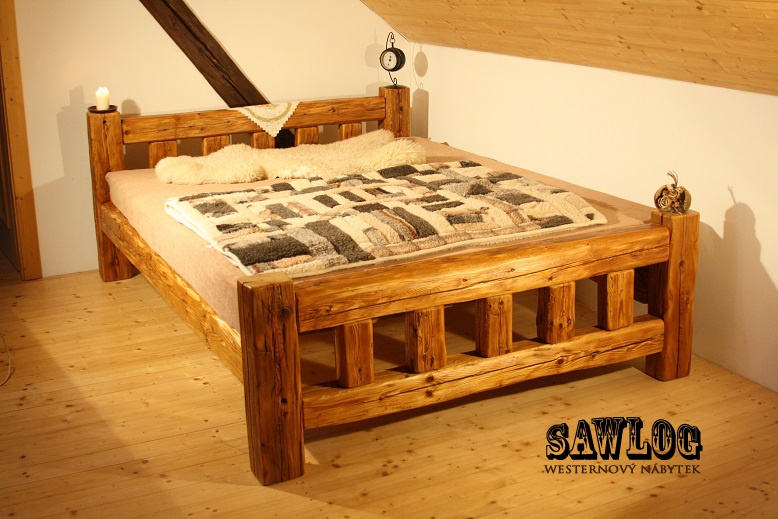 Postel z trámů