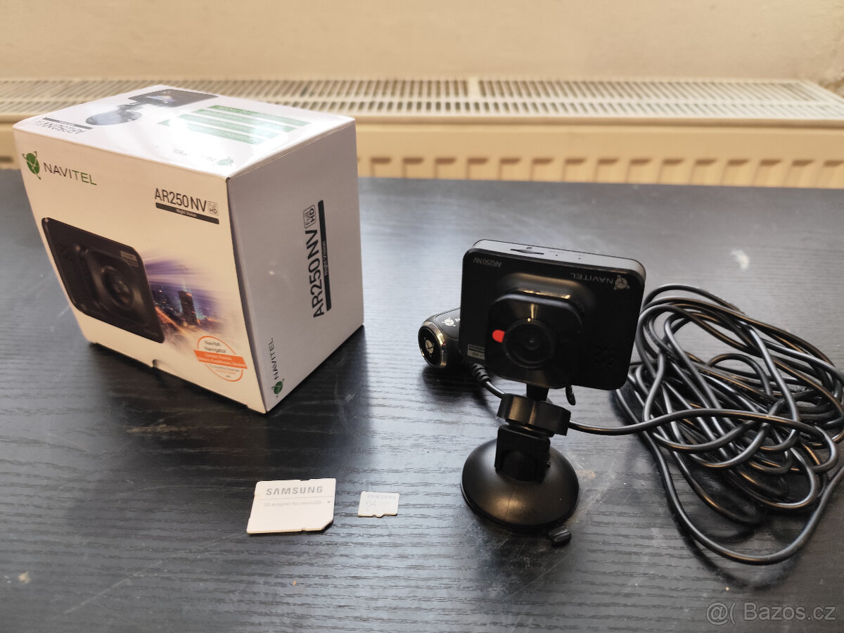 Palubní kamera NAVITEL AR250 NV (Noční vidění)