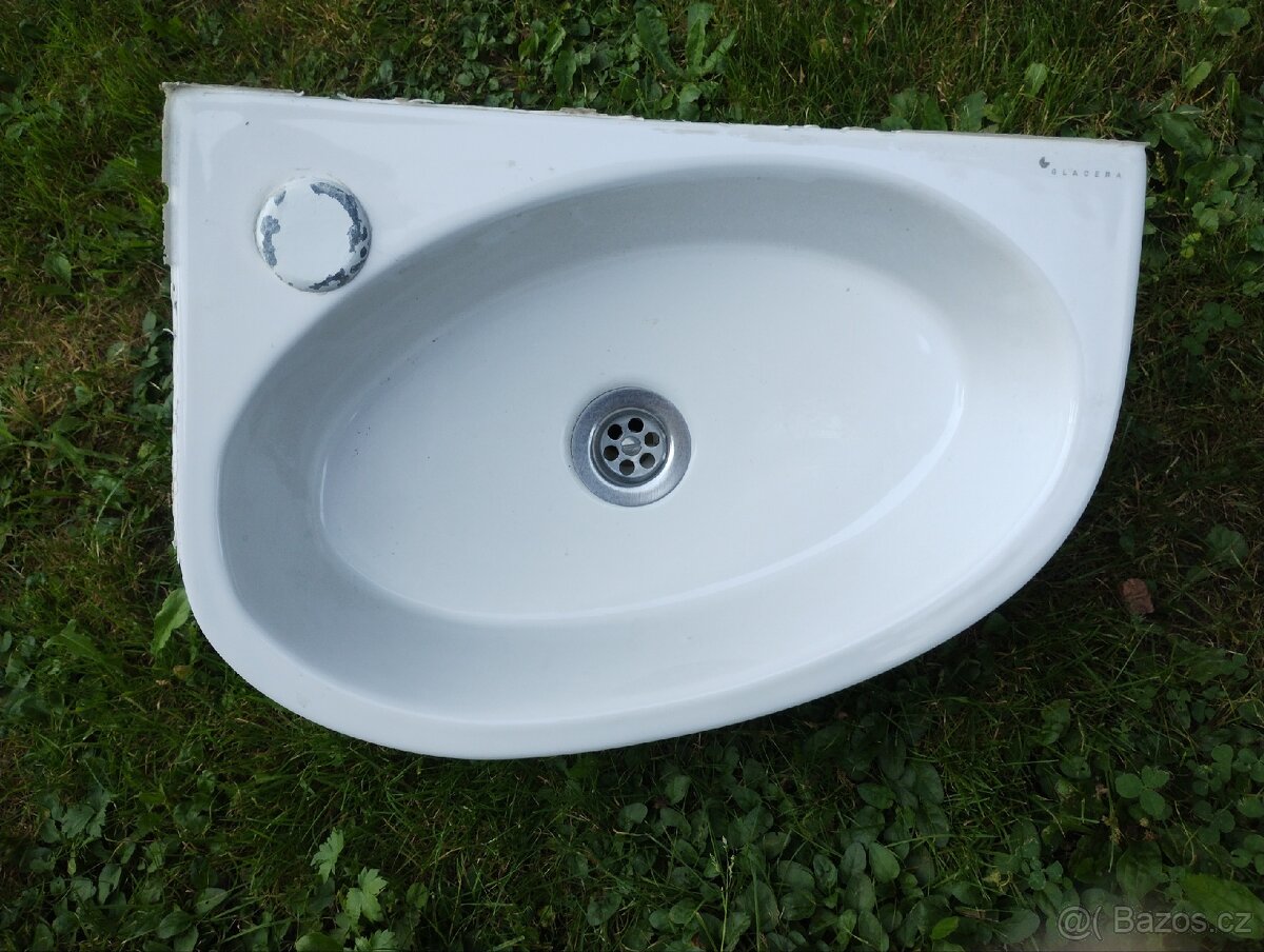 Rohové umyvadlo