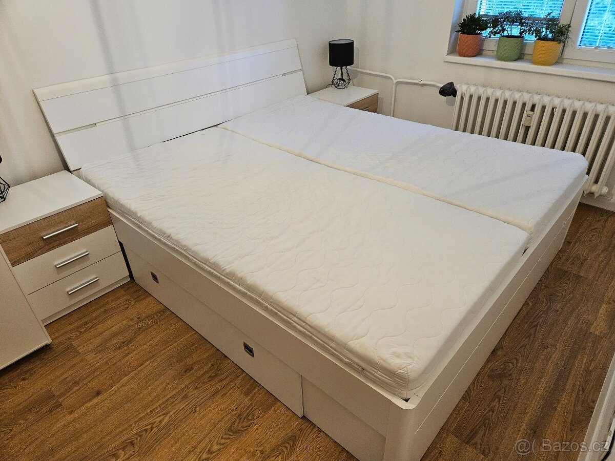 Manželská postel s úložným prostorem a led osvětlením