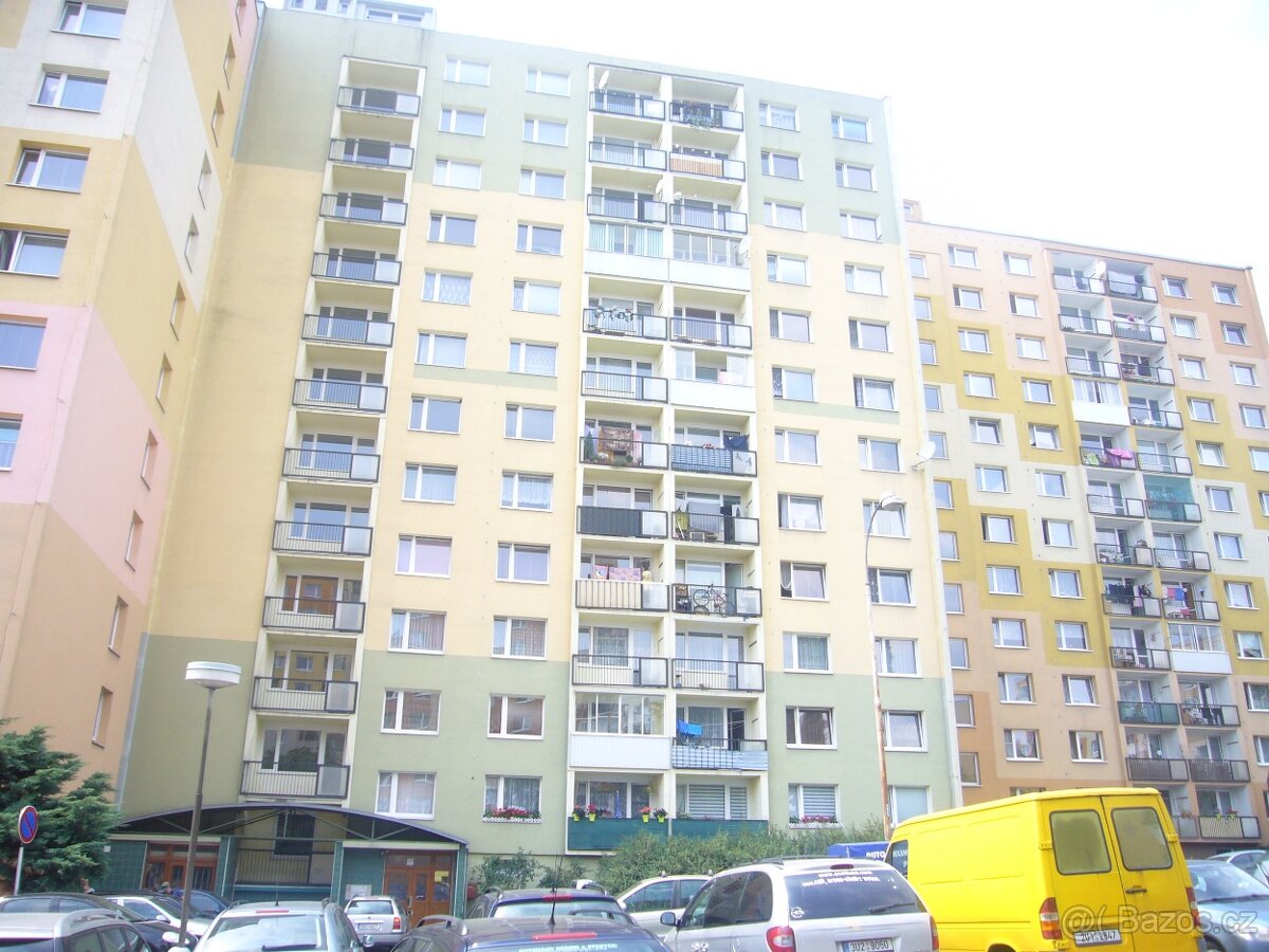 Prodej bytu 2+1 , CHOMUTOV , ul. Holešická