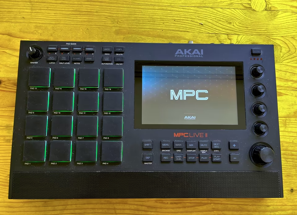 AKAI MPC LIVE II MK2