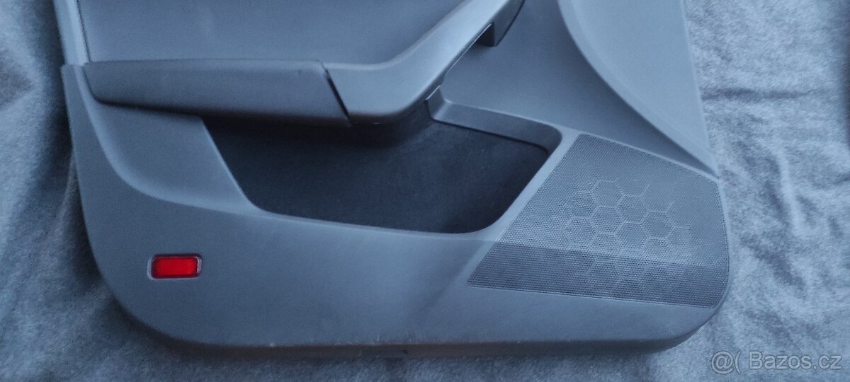 Prodám díly ze dveří Škoda Octavia III levé přední