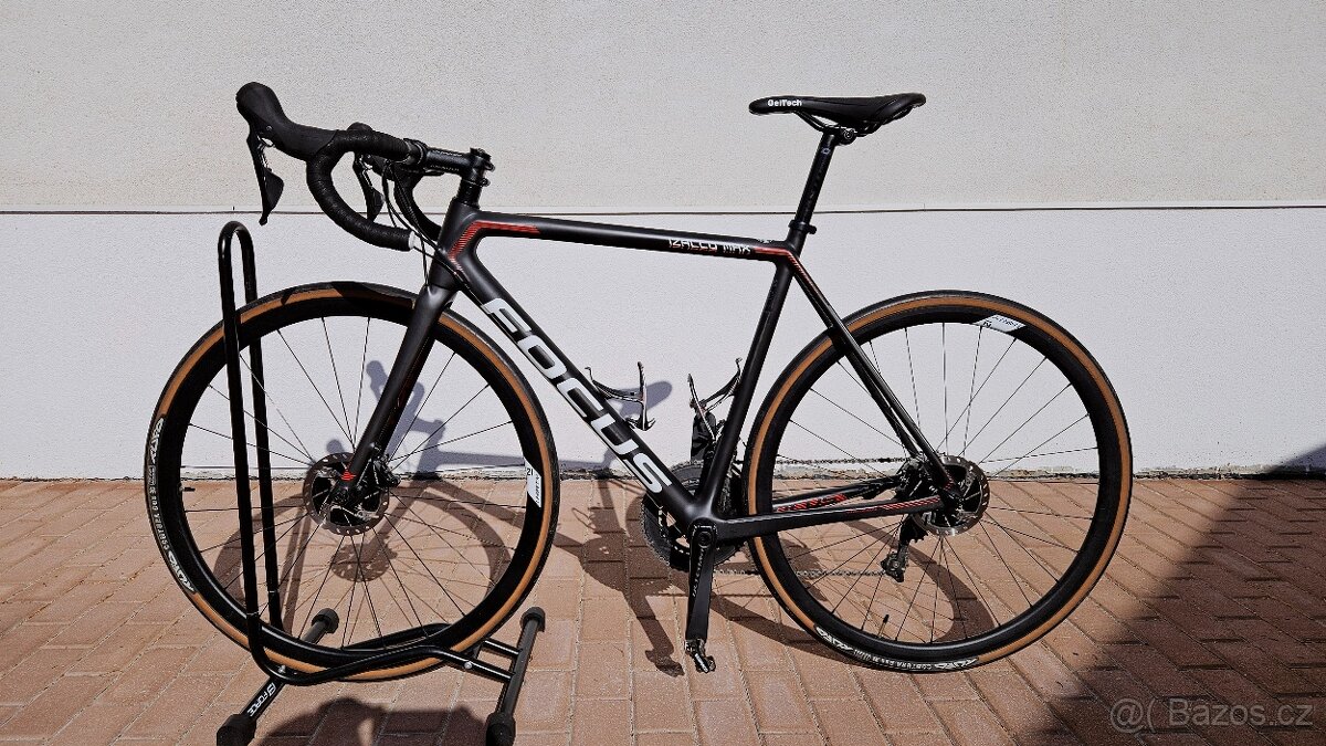 Silniční kolo Focus Izalco Max