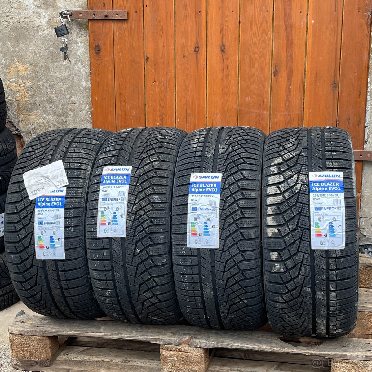 Nove Zimni pneu 255/35 R19 91W XL Sailun