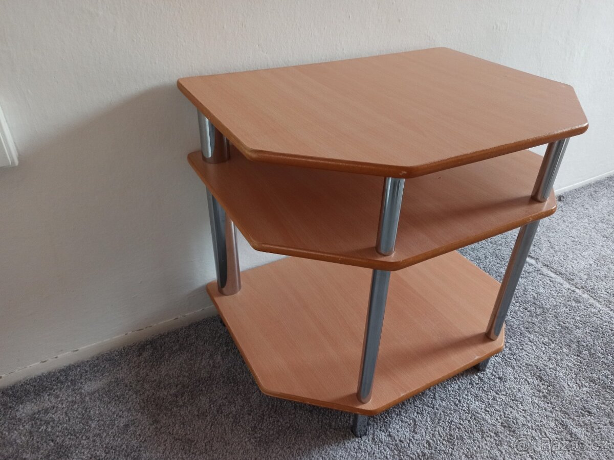 Odkládací stoleček/pod TV