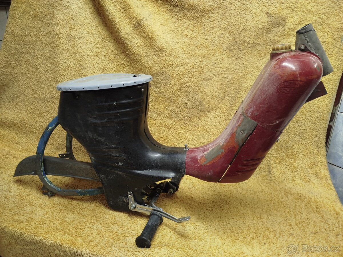 Jawa 550 v započaté renovaci + nové díly