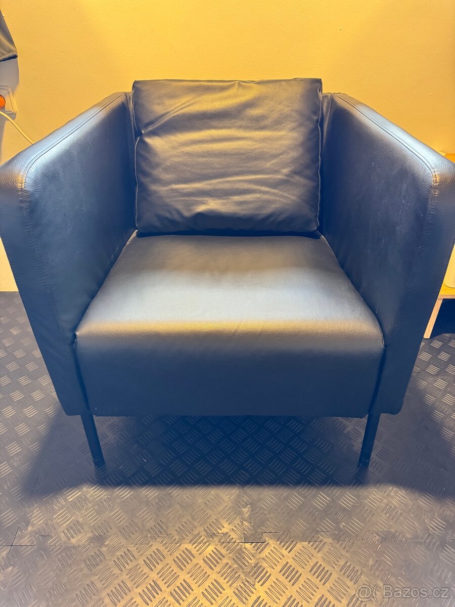 Koženkové křeslo EKERÖ - IKEA