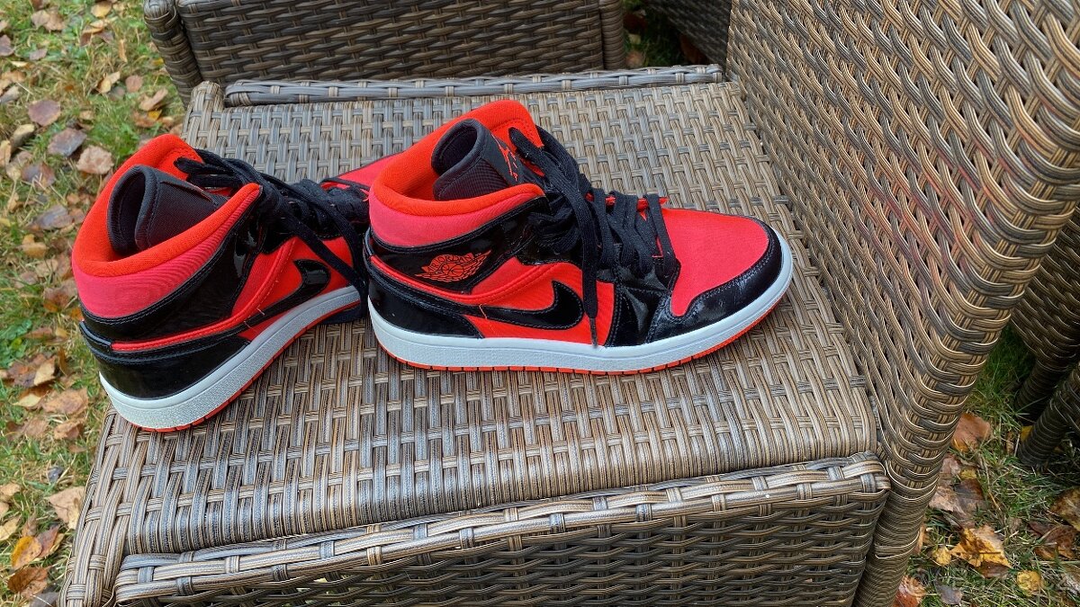 Nike Air Jordan 1 Mid "Hot Punch" sneakers