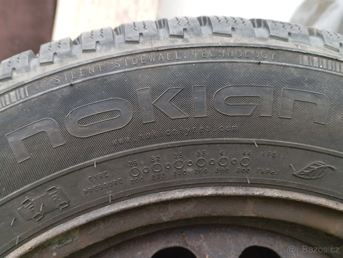 Zimní pneu Nokian 165/70R14 + disky Fiat Punto