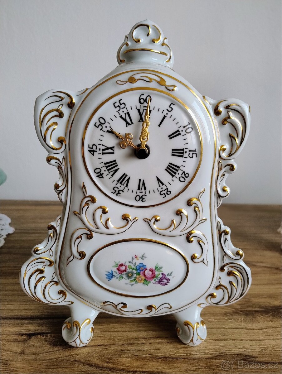 Porcelánové hodiny