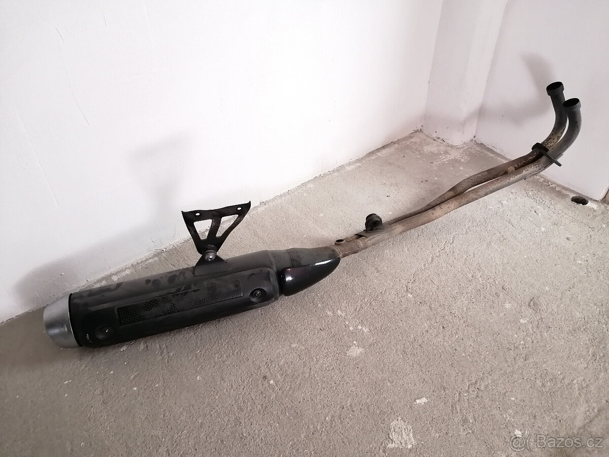 Suzuki Burgman 650 výfuk