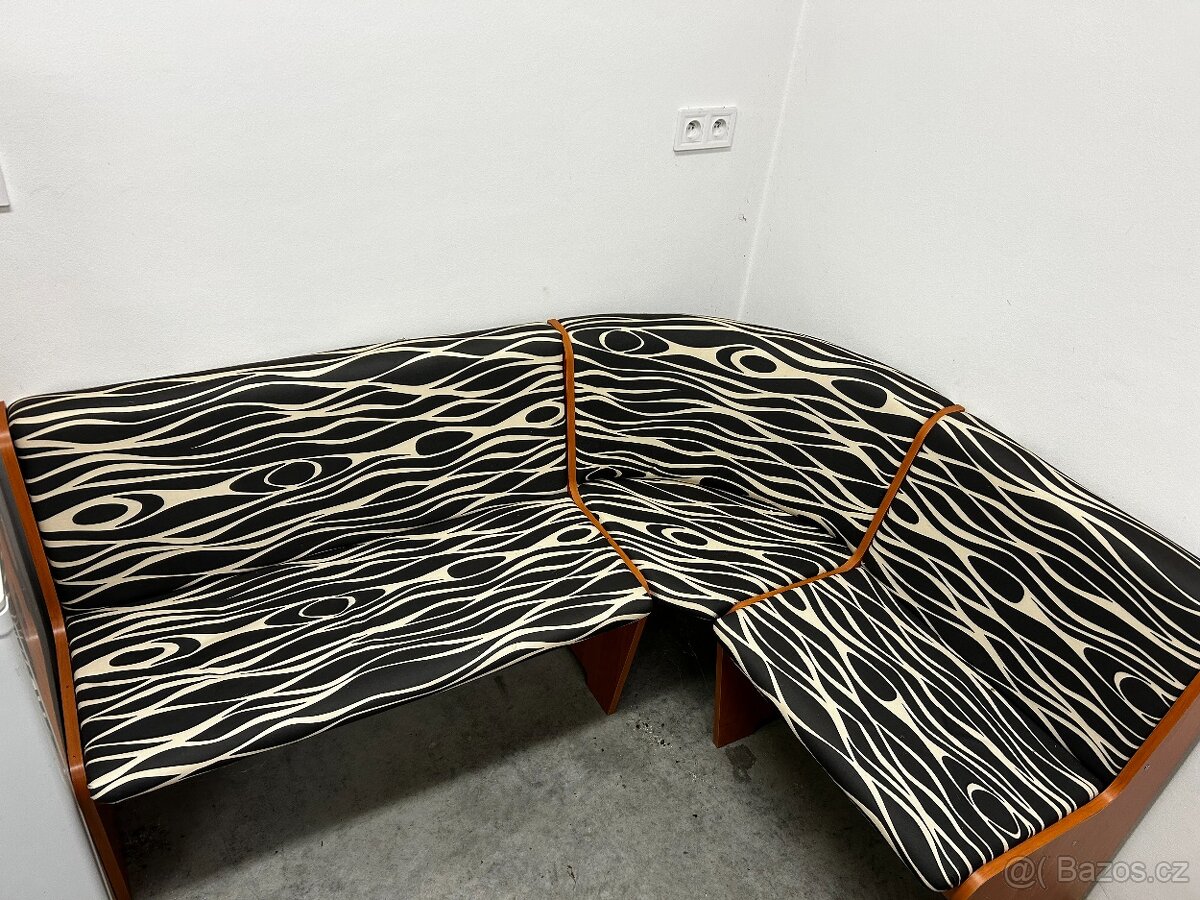 Nová rohová lavice s úložným prostorem