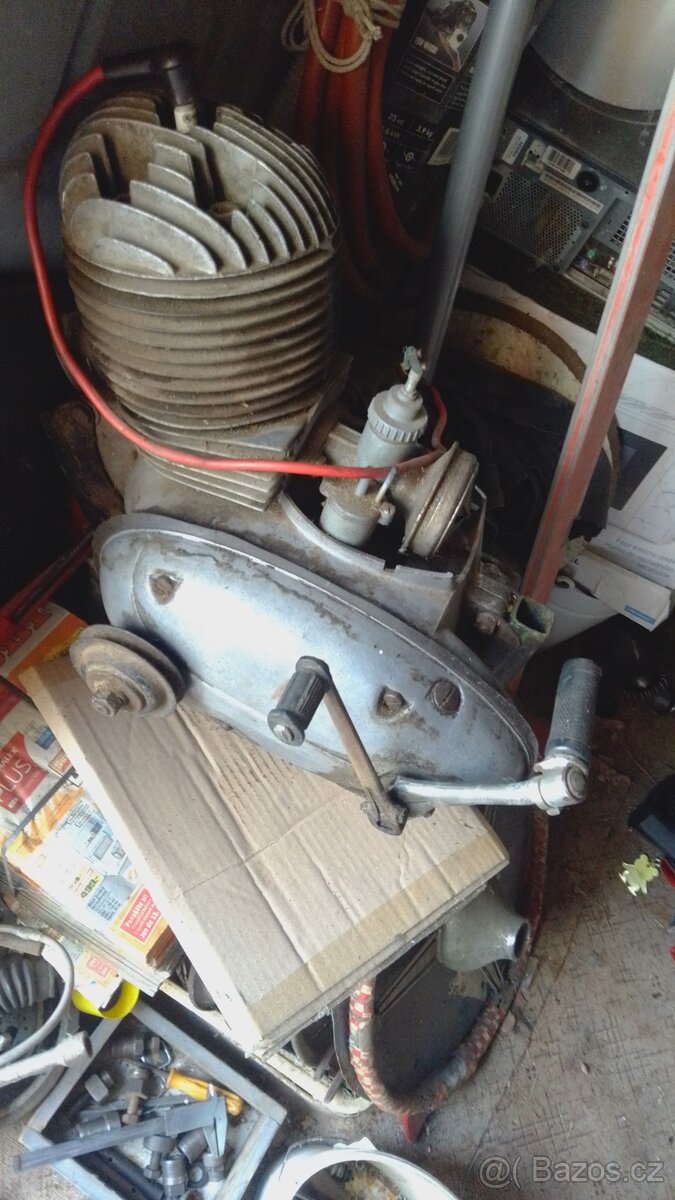 Motor Jawa 250 kyvačka veterán