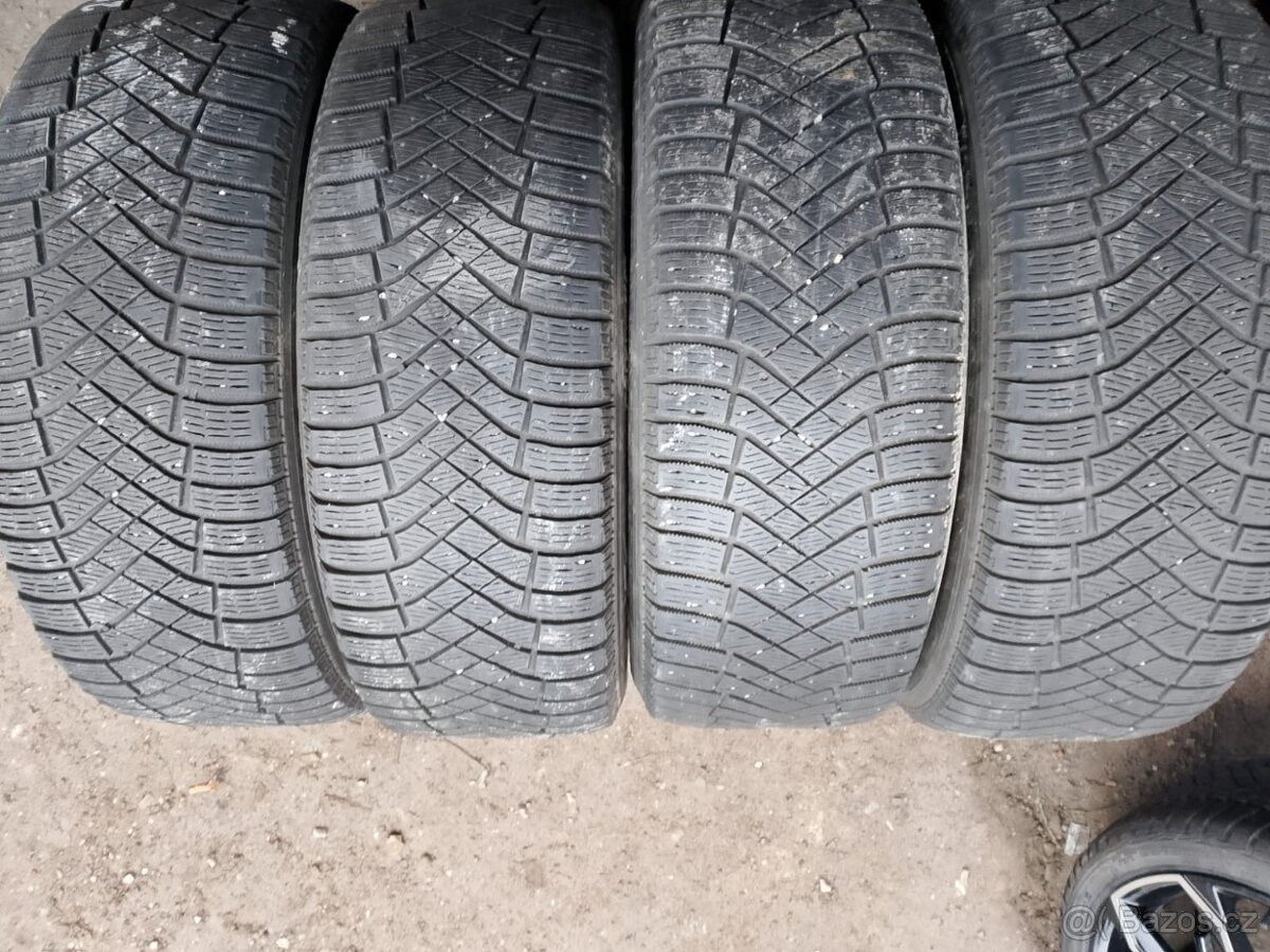 235/60/18 107h Pirelli - zimní pneu 4ks