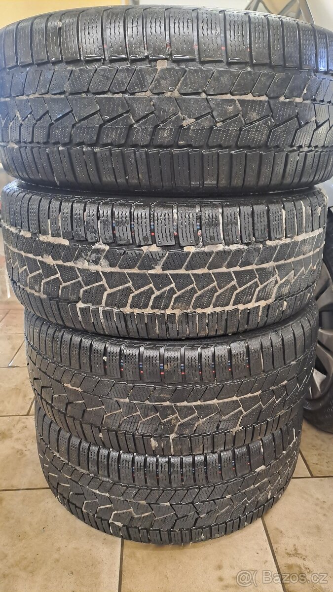235/45R18 98V