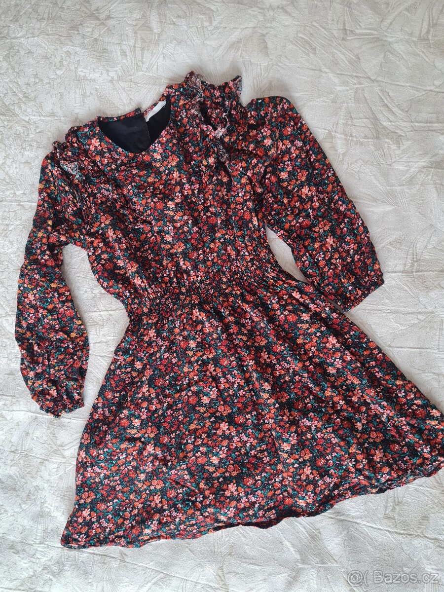 Šaty dlouhý rukáv 134