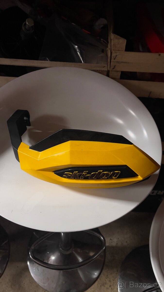 Ski-Doo kryty rukou