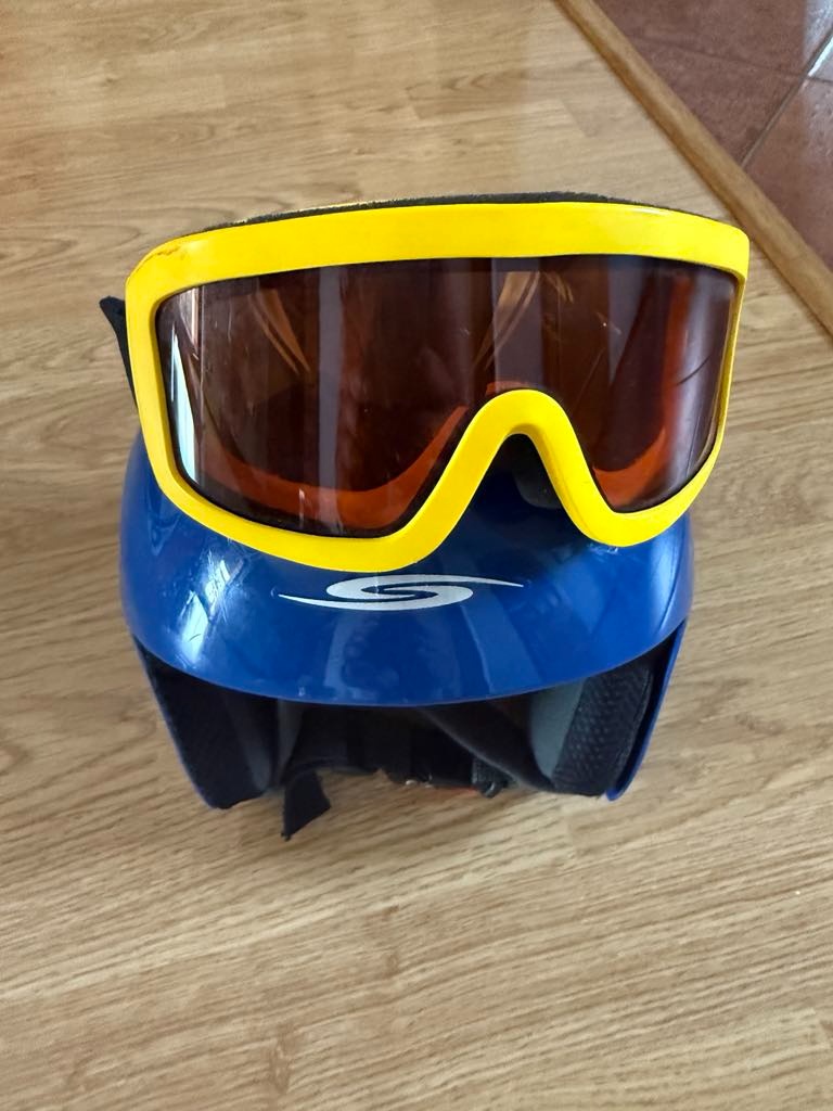 Dětská helma a brýle