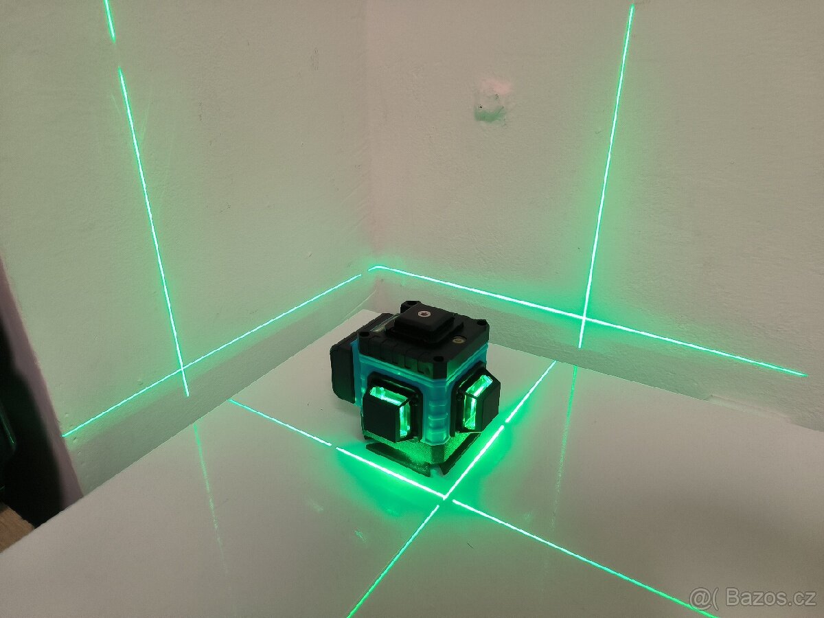Samonivelacni laser 3x360 st zeleny parsek a prislusenstvi