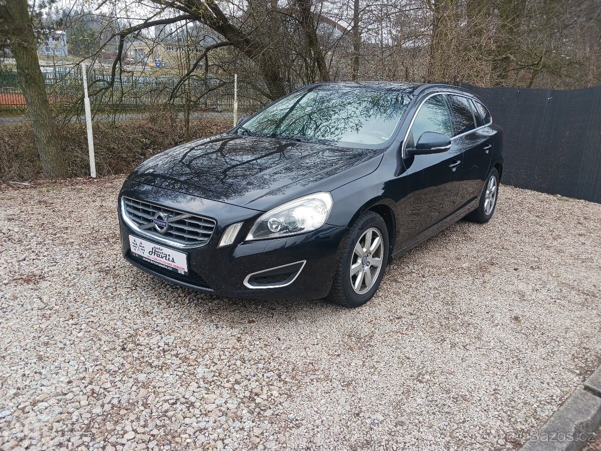 Volvo V60 2,0 D5 120kW automat MOMENTUM