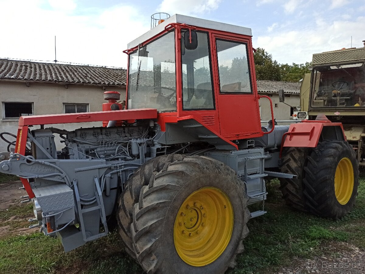 Traktor ŠT180