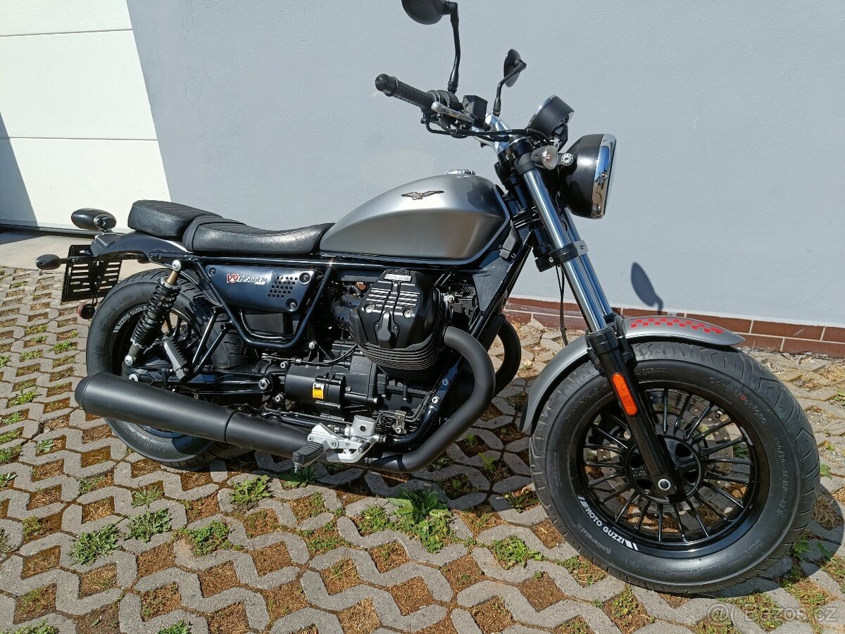 Moto guzzi v9 bobber