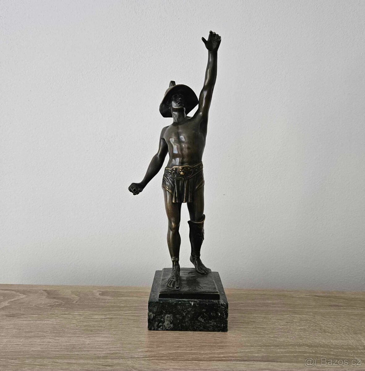 STAROŽITNÁ BRONZOVÁ SOCHA - GLADIATOR