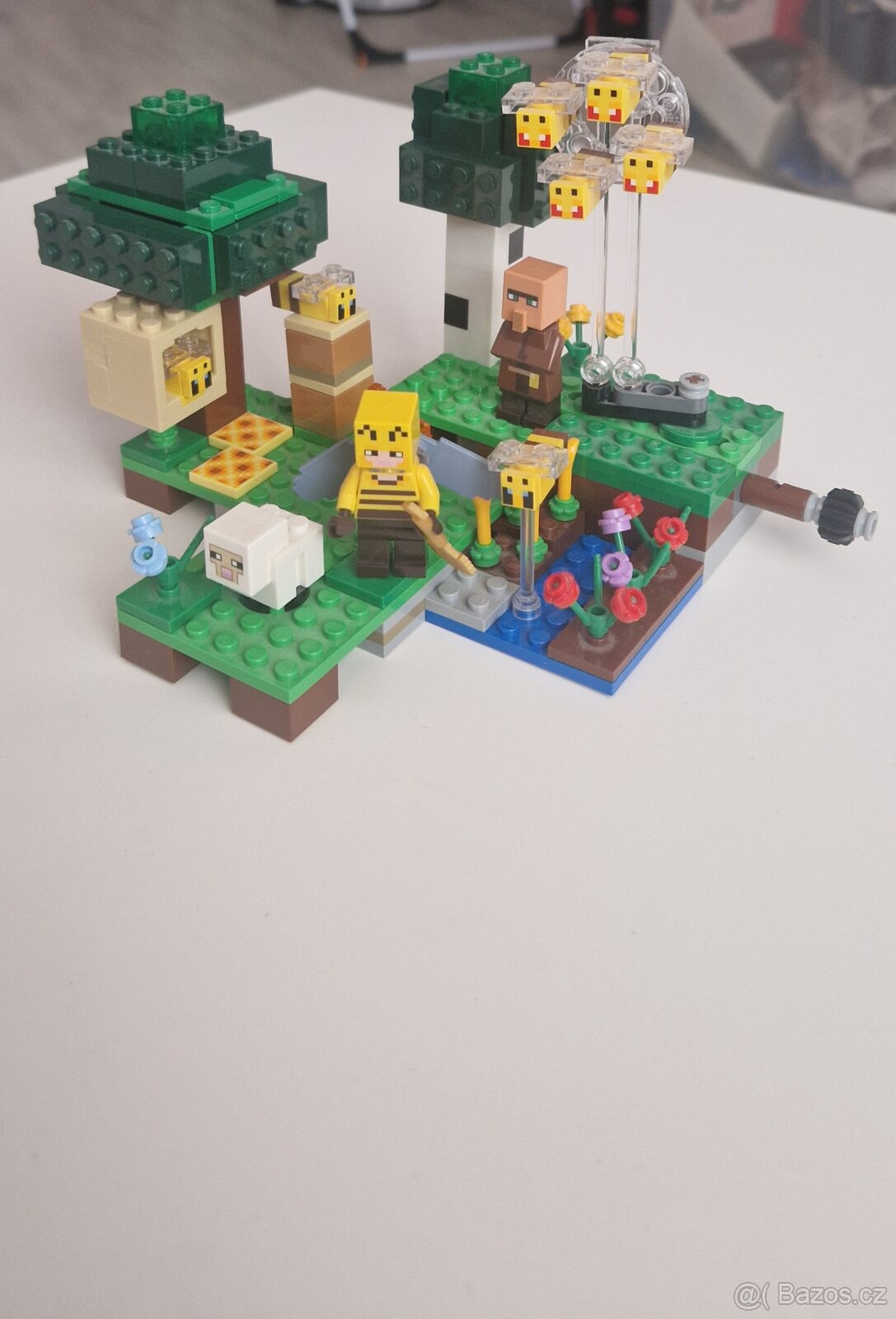 Lego Minecraft 21165 včelí farma