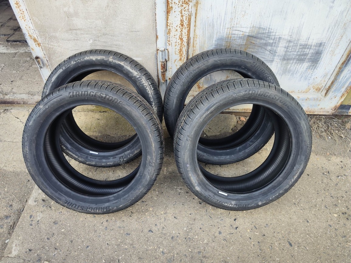17"zánovní letní pneu Bridgestone 225/45/17 RFT 6000Kč/4ks