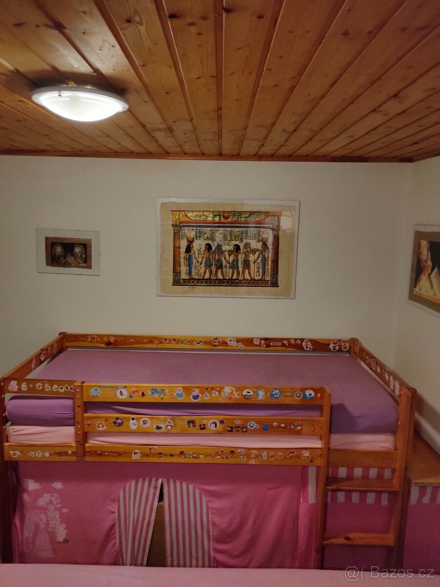 Dětská postel s klouzačkou