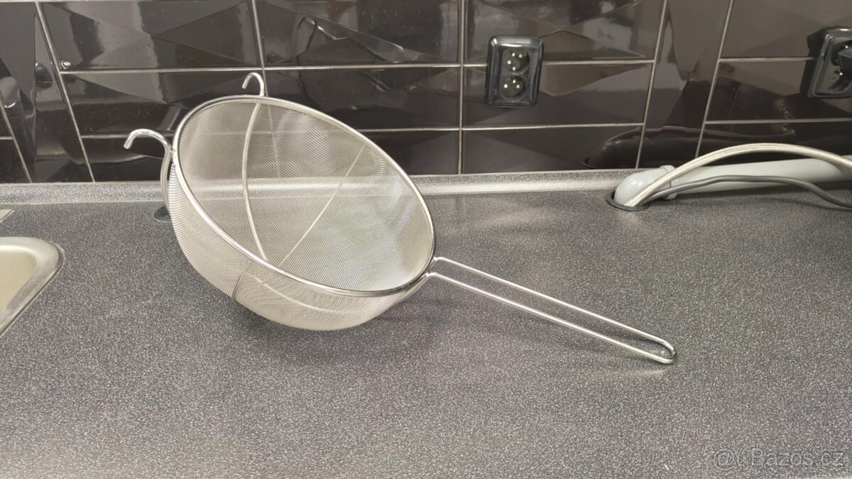 Prodám nerezový cedník METRO PROFESSIONAL 30 cm – výborný st